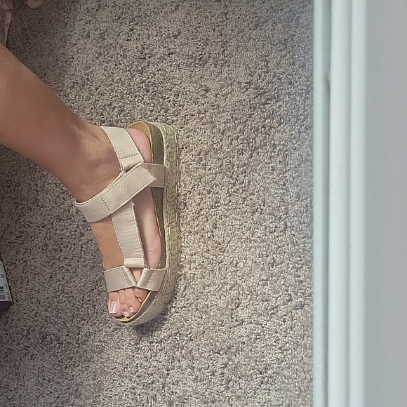 Sandel - Picture 7 of 8